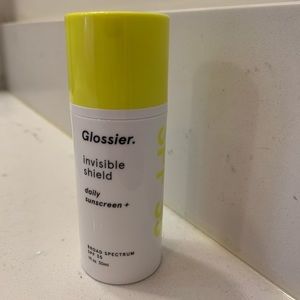 glossier invisible shield daily sunscreen